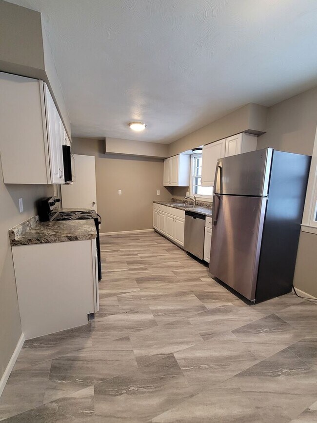 Foto del edificio - Updated Three Bedroom Home!