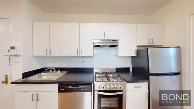 Building Photo - 222 E 89th St