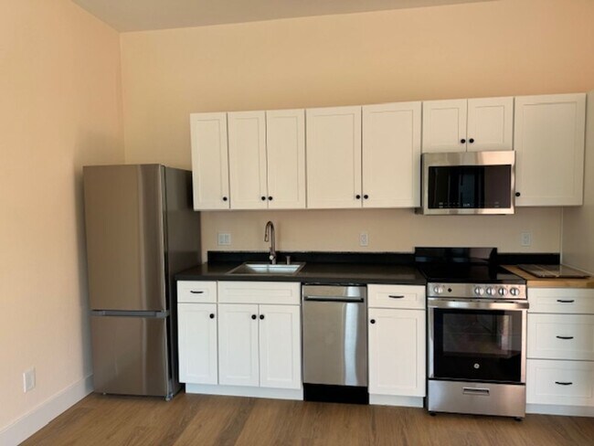 Building Photo - Brand New Studio Apartment Available Now!