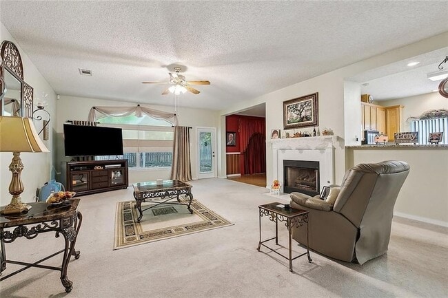 Foto del edificio - 3126 Meadow Lake Dr E