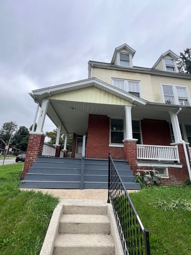 Building Photo - 1434 1st Ave