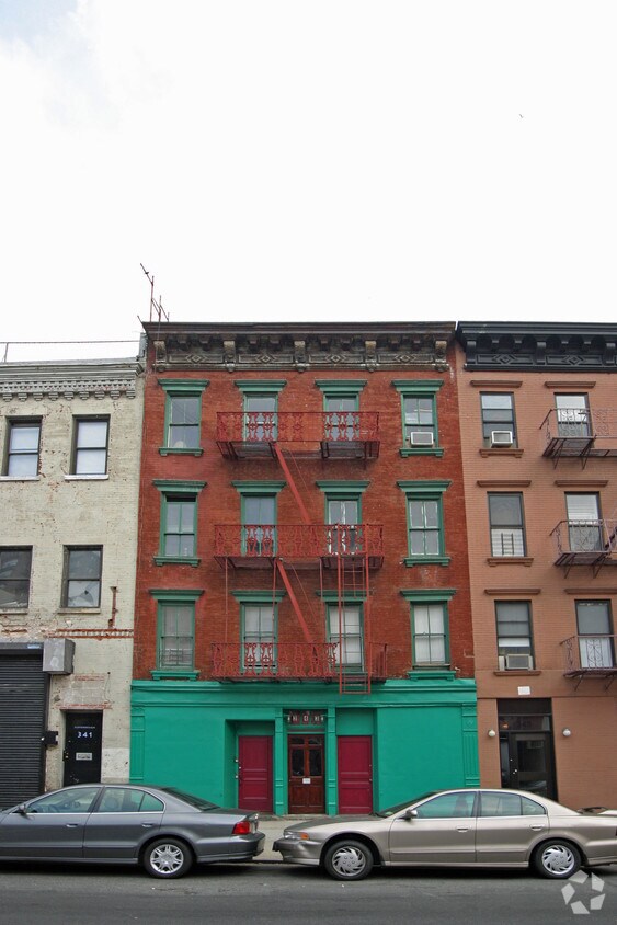 Primary Photo 11/21/06 - 343 E 109th St