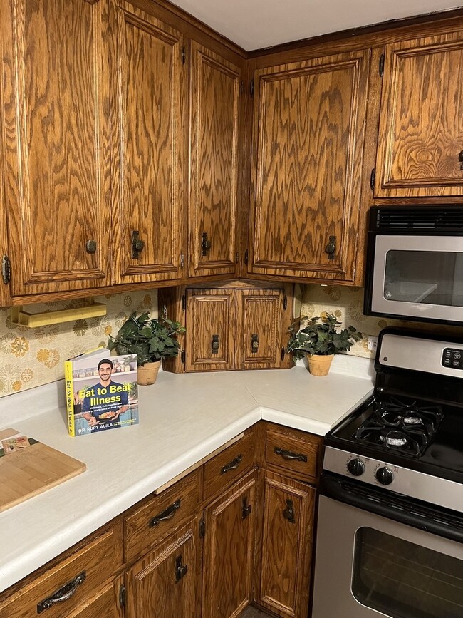 Building Photo - 5133 W Wrightwood Ave