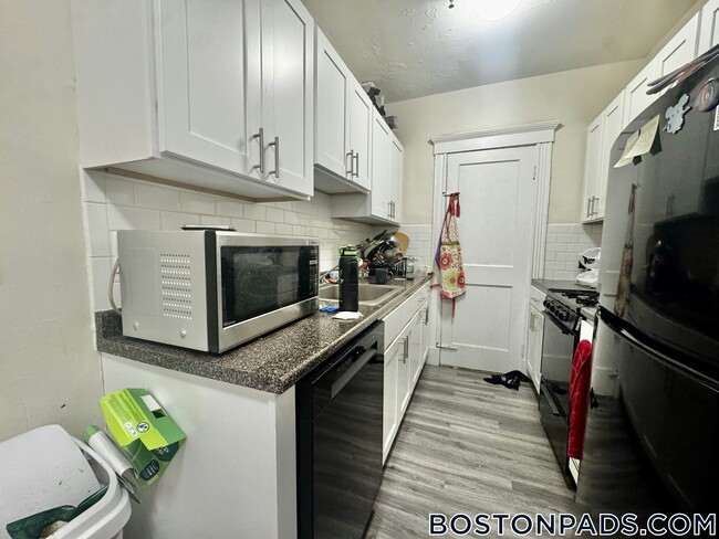 Building Photo - 231 Park Dr