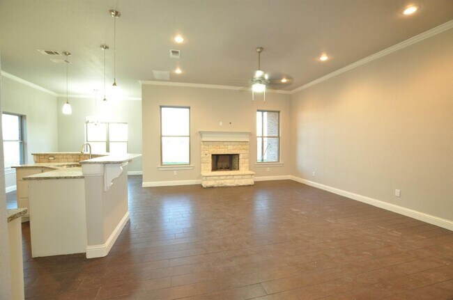 Building Photo - Modern Luxury Living: Elegant 4BR/2BA Have...