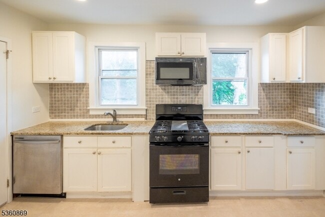 Building Photo - 34 Fairview Pl