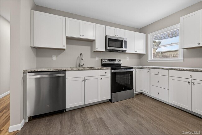 Foto del edificio - 676-678-678 Oak Summit Rd