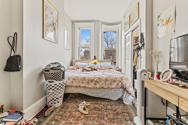 Foto del edificio - 1345 N Maplewood Ave