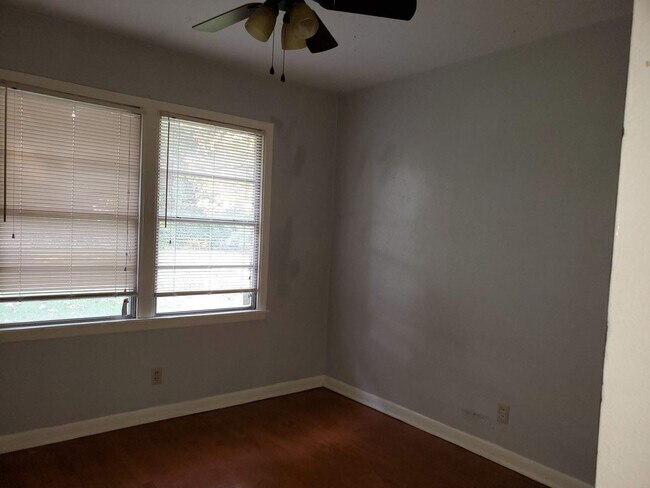 Building Photo - 3 br, 1 bath House - 1519 Clarence