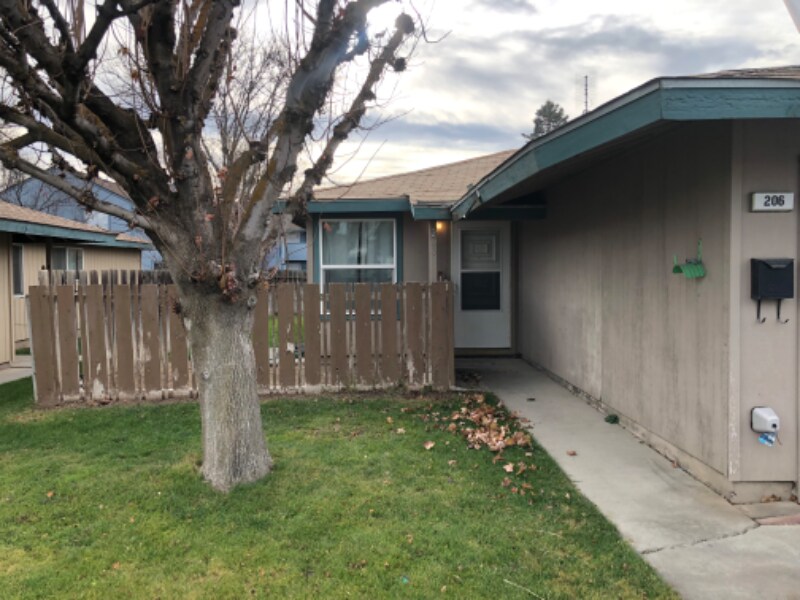 216 C St SW, Quincy, WA 98848 Condo for Rent in Quincy, WA