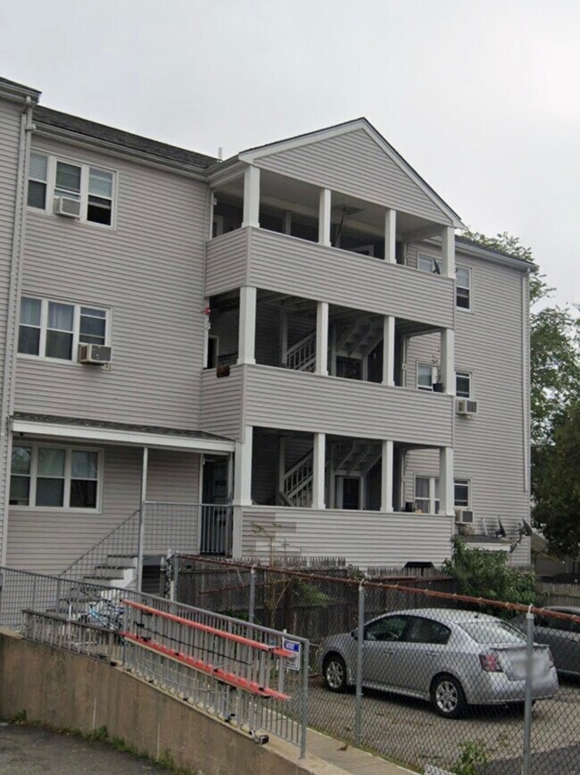 Building Photo - 386 Summer St