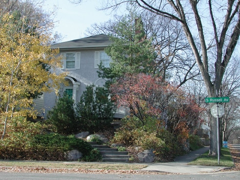 Building Photo - 202 Russell Ave S