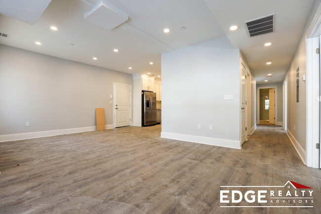 Building Photo - 113 Kenrick St