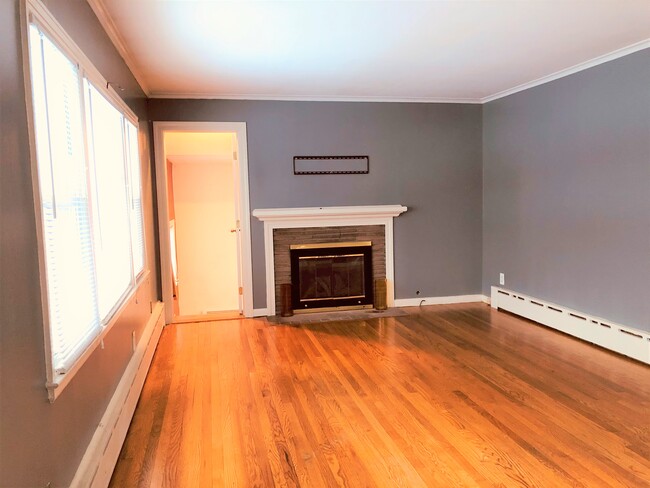 Building Photo - 402 Skiff St