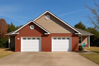 Building Photo - 213-215 Pine Meadows Cir