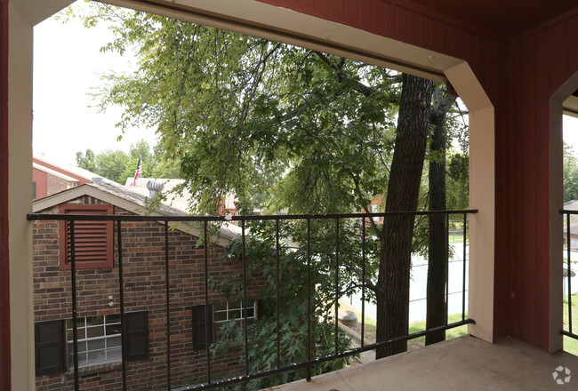 Interior Photo - Arbors On Chimney Rock