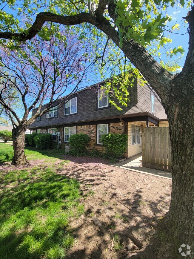 Fieldstone and Brookstone Apartments for Rent with Utilities Included Indianapolis, IN 1