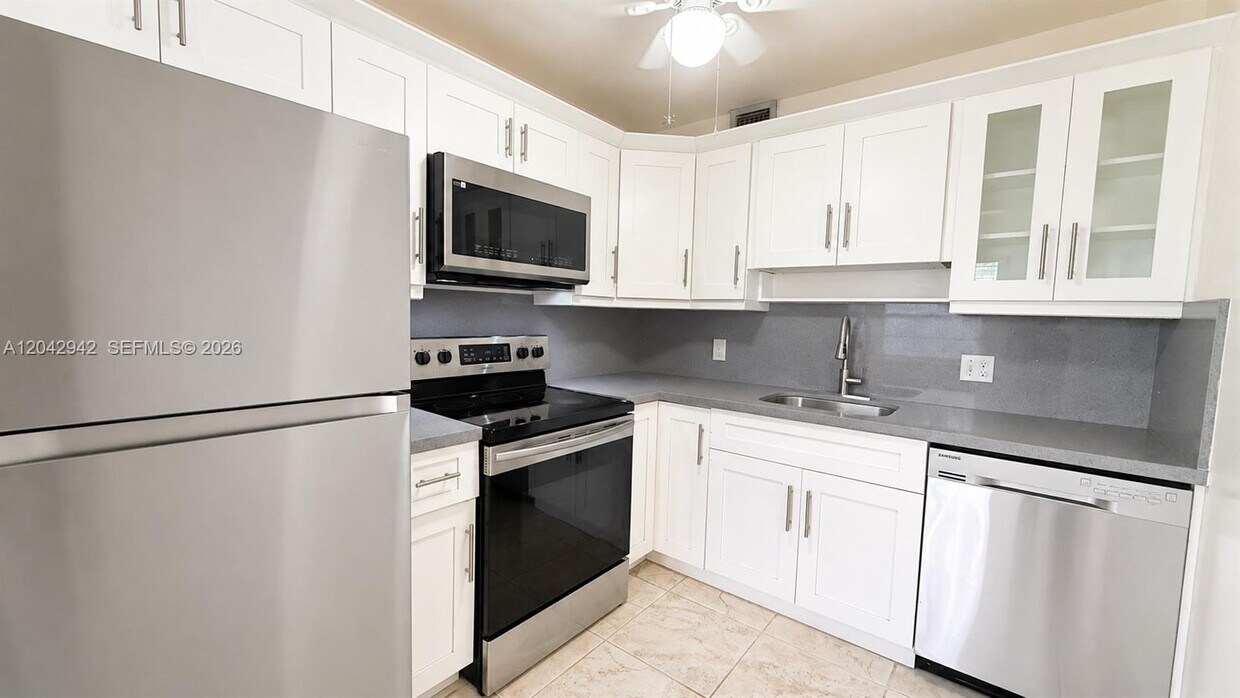 Building Photo - 301 SW 135th Ave