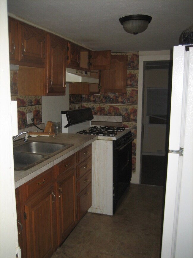 Building Photo - Second month HALF OFF! - 2 bedroom home in...