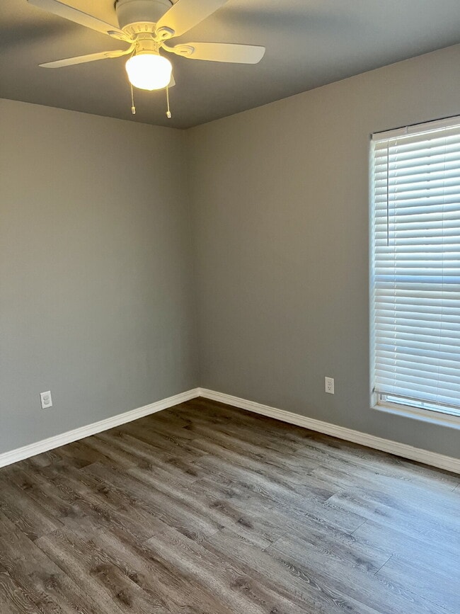 Building Photo - 3 Bedroom Duplex