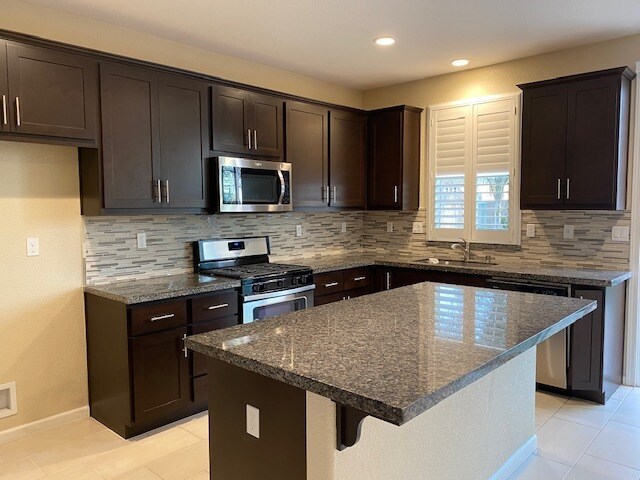 Kitchen with Island - 506 Glendon Ct