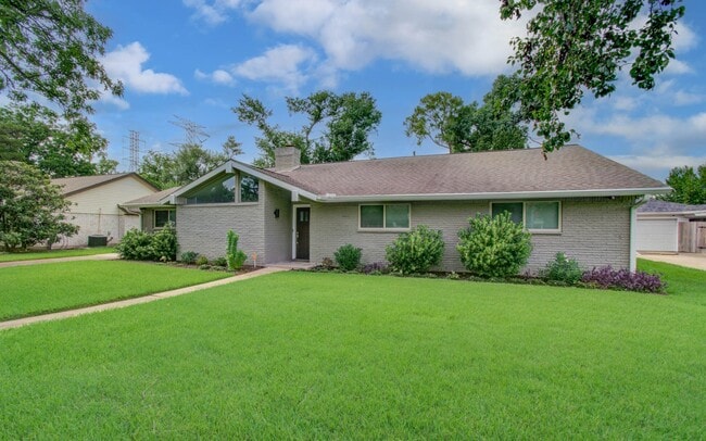 Foto del edificio - 9818 Emnora Ln