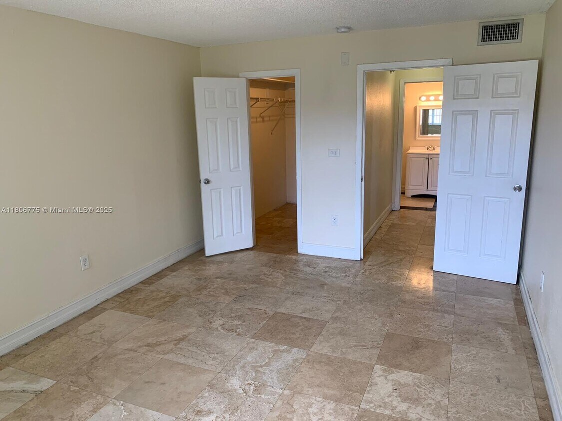 Foto principal - 505 NW 177th St