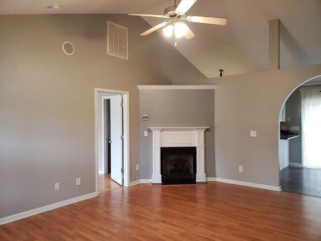 Building Photo - Charming Three Bedroom, Two Bath Ranch Home