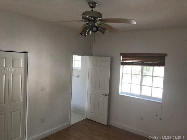 Foto del edificio - 6900 NW 179th St