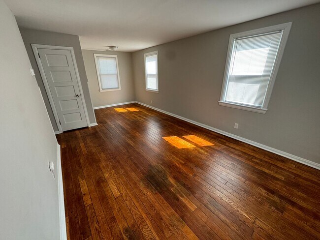 Building Photo - Semi Detached