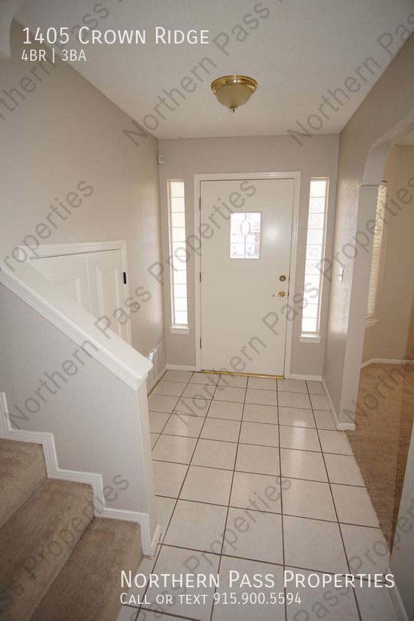 Building Photo - Tri Level Westside Home w/Refrigerated A/C!!
