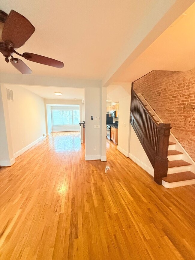 Eckington 3 Bedroom/ 2 Bath TH convenient to Metro & Howard U - Eckington 3 Bedroom/ 2 Bath TH convenient to Metro  & Howard U House