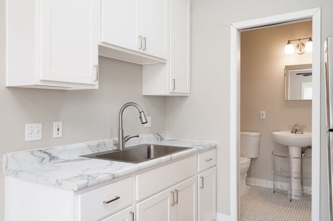 Interior Photo - 225/227/233 Oak Grove St – Oak Grove Downtown