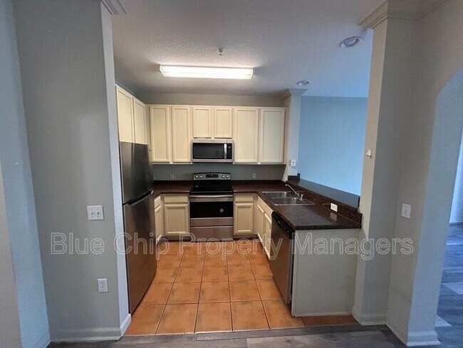 Foto del edificio - 14200 Avalon Rd