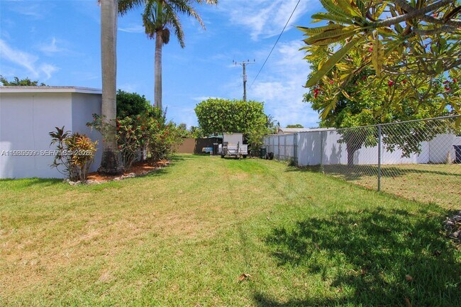 Foto del edificio - 10250 Caribbean Blvd