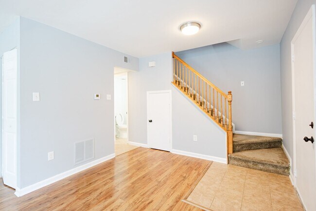 Building Photo - Cozy 3 BR/2.5 BA Townhome in Columbia!