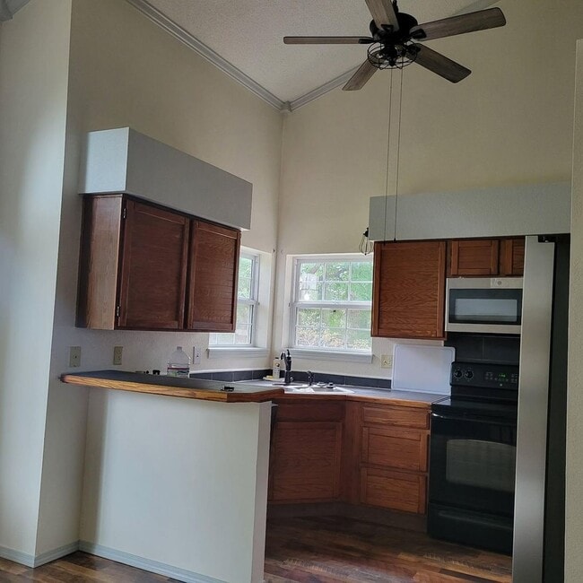Foto del edificio - Spacious 4BR House in Colorado Springs