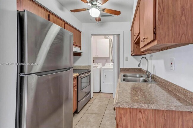 Foto del edificio - 812 SW 13th St