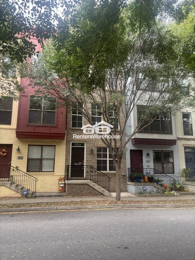Building Photo - 5722 45th Ave