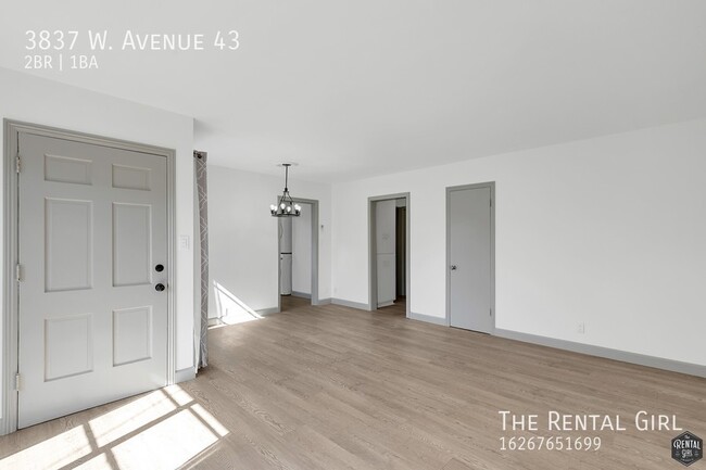 Building Photo - Updated & Fresh 2 Bedroom Duplex |Prime NE...