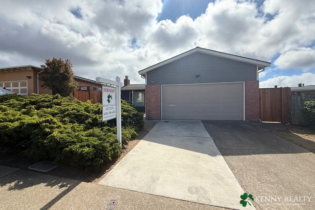 Beautifully Remodeled 3 Bedroom, 2 Bathroo... - Beautifully Remodeled 3 Bedroom, 2 Bathroo... House