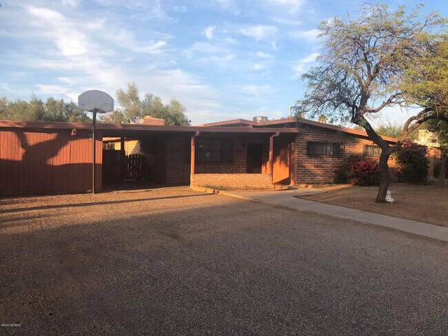 Building Photo - 6941 E Luana Dr