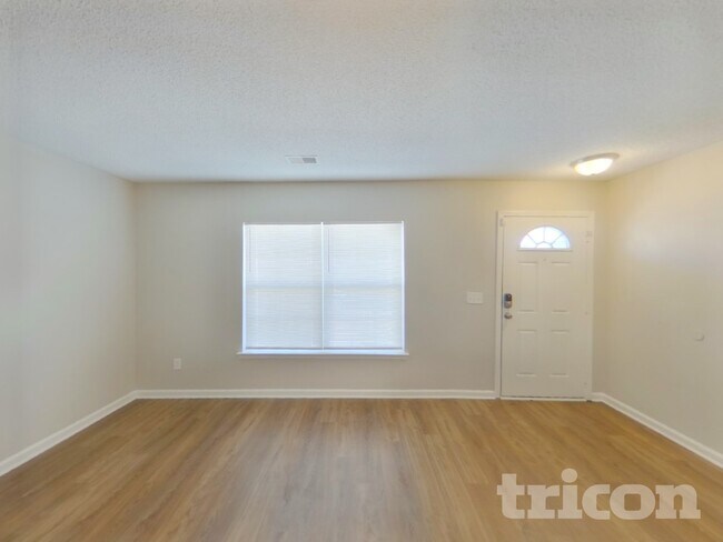 Foto del edificio - 228 Summer Park Rd