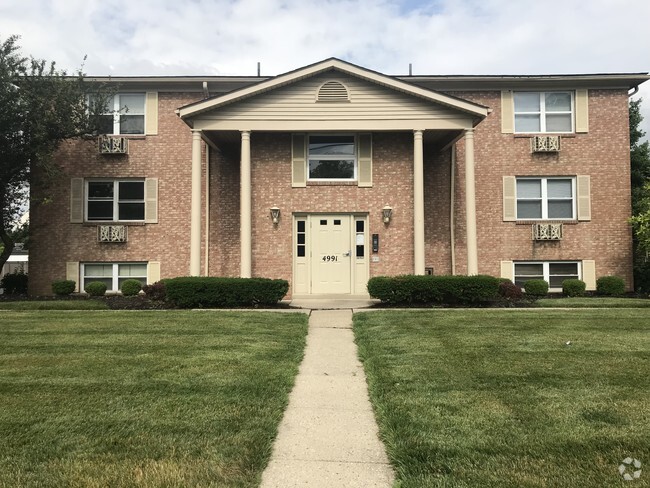 Building Photo - The Flats of Clintonville