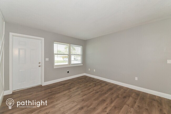 Building Photo - 2311 24Th Avenue W, Bradenton, FL, 34205