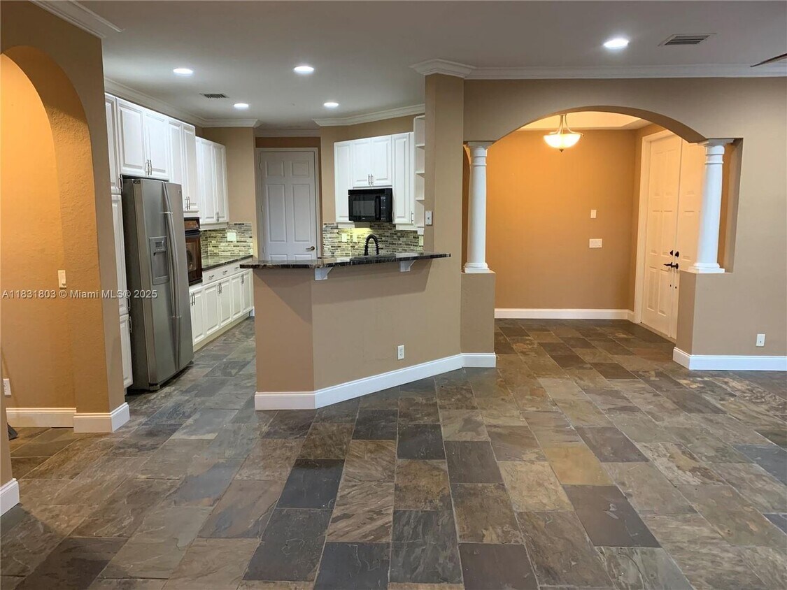 Primary Photo - 2727 Center Ct Dr