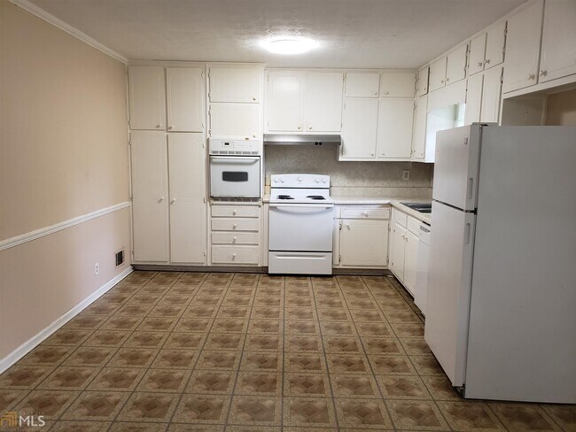 Building Photo - 6888 Stephens Dr
