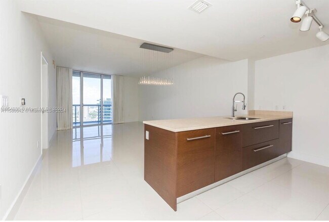 Foto del edificio - 465 Brickell Ave