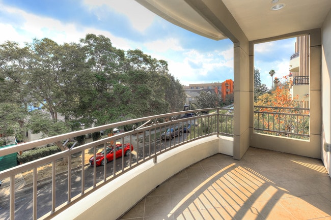 Foto del edificio - 2347 Fox Hills Dr