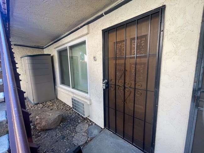 Building Photo - University Heights Ground Level with enclosed patio